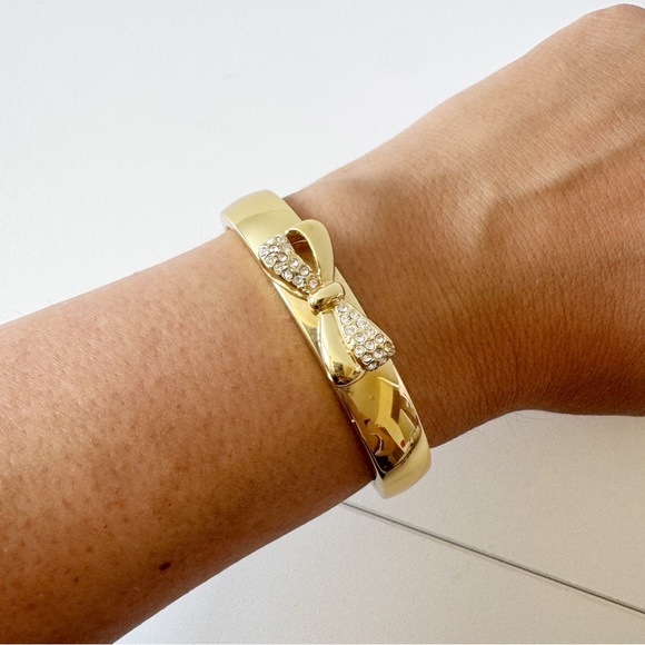 Betsey Johnson Gold Hinged Rhinestone Bow Bangle Bracelet - Picture 1 of 6
